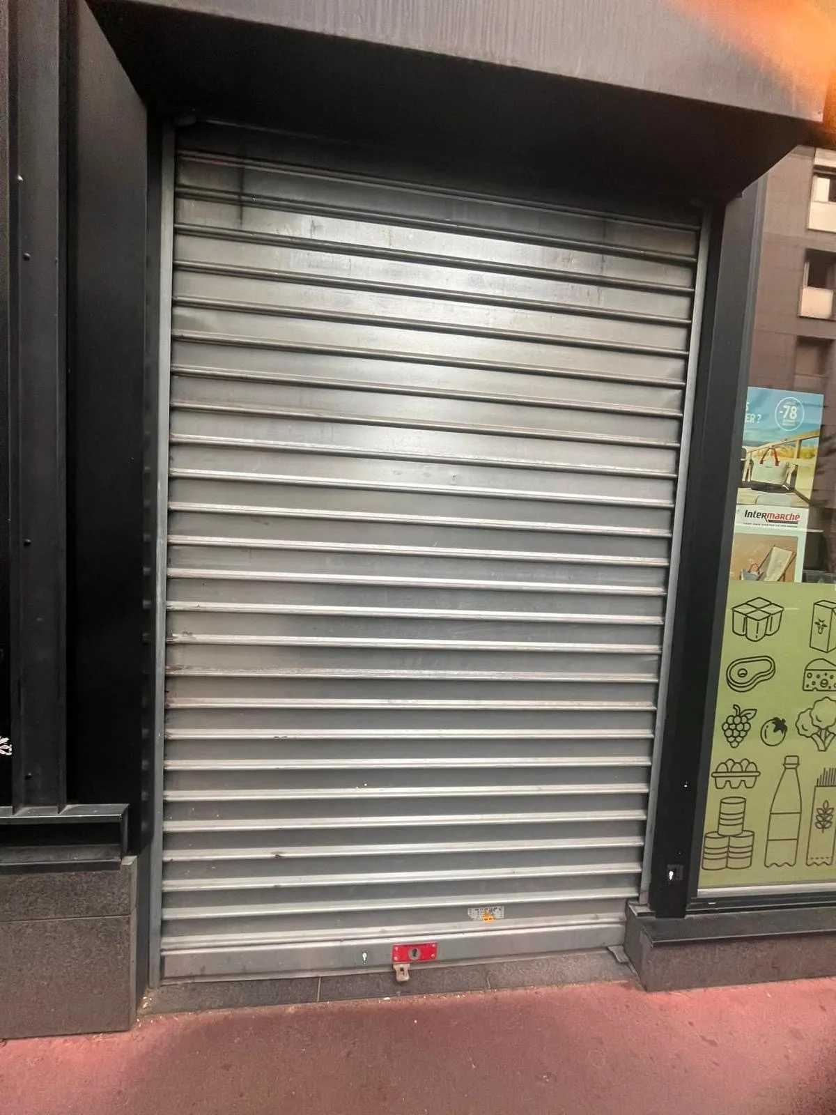 Installation et pose de rideau métallique à Marseille 9