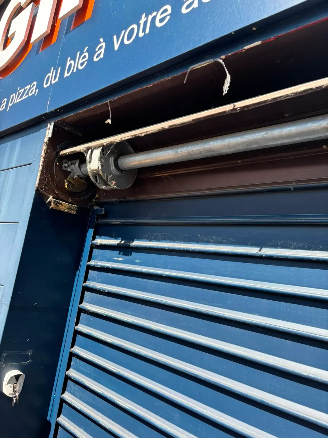 Réparation de rideau métallique à Marseille 9